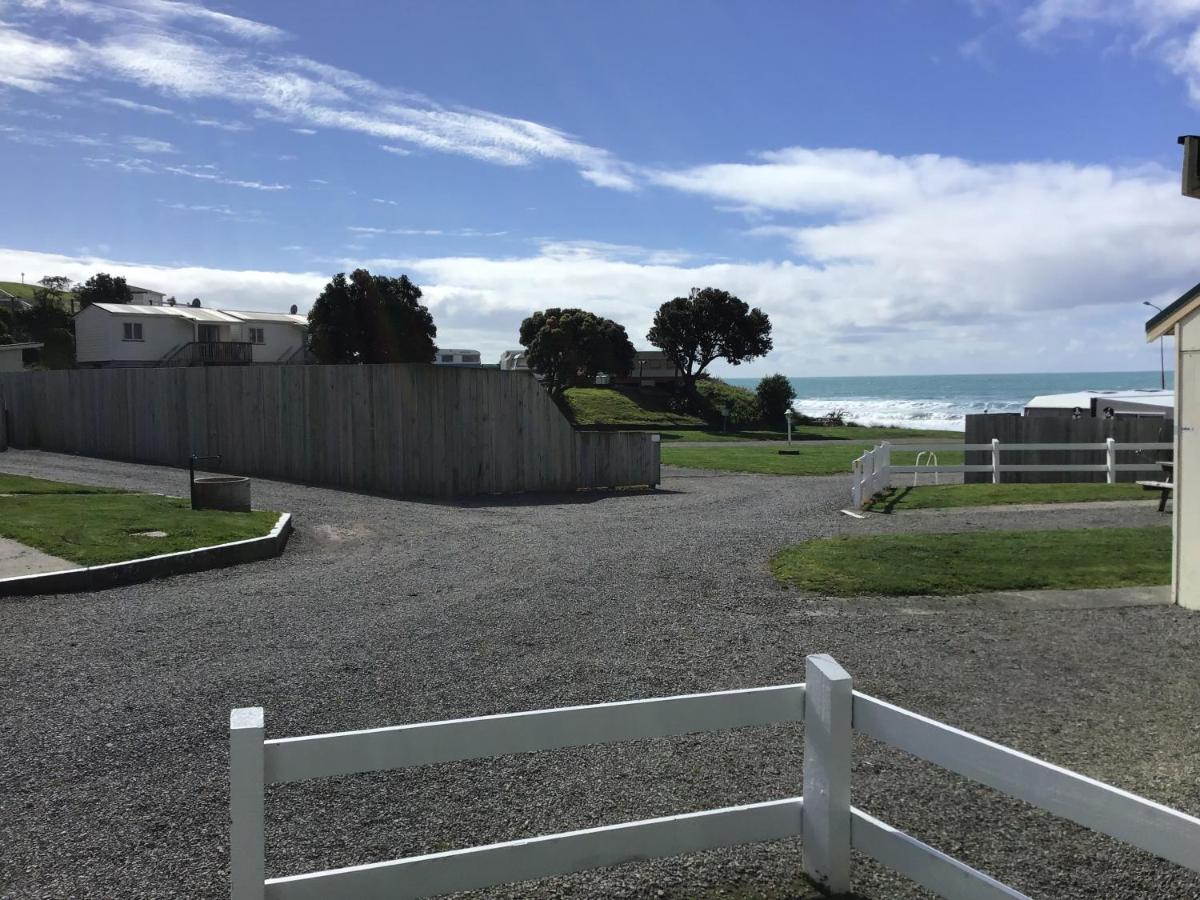 Castlepoint Holiday Park & Motels ภายนอก รูปภาพ